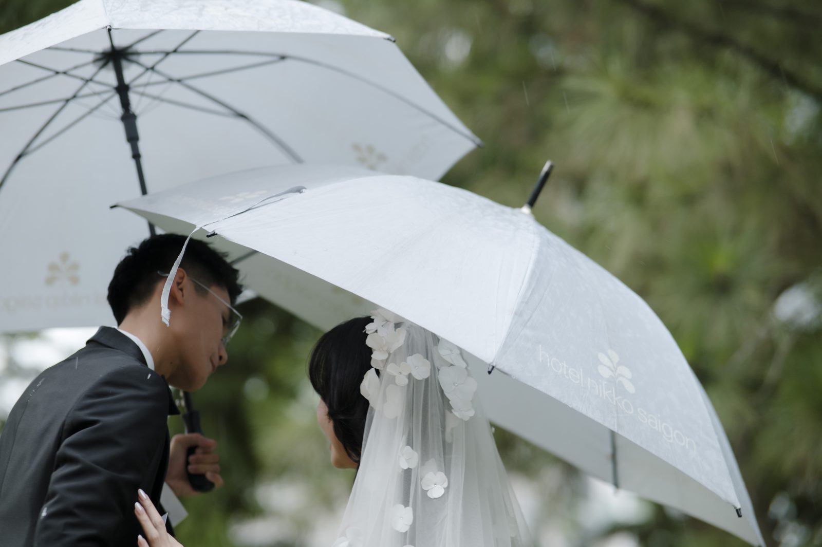 Phóng sự cưới gặp trời mưa thì sao? Kế hoạch dự phòng & kinh nghiệm